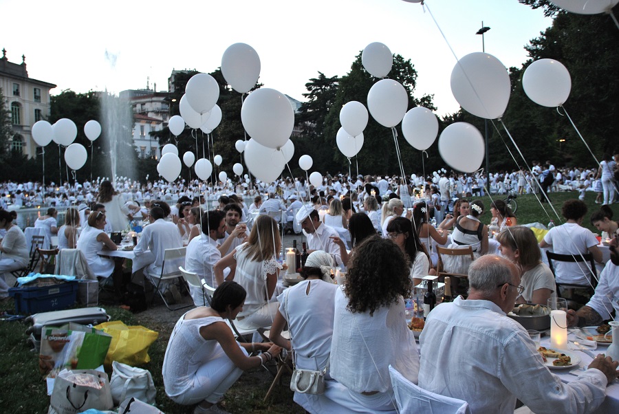 Cena in bianco, Milano